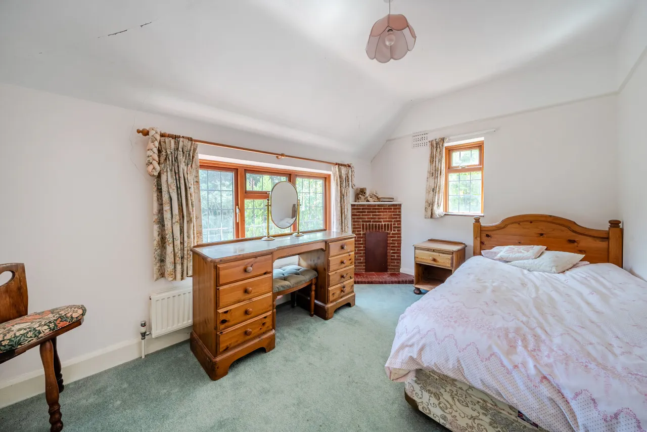 Oakfield Lane, Keston, BR2, photo 16
