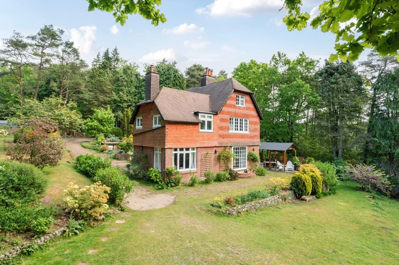 Hindhead Road, Hindhead, Surrey, GU26 6AY, photo 4