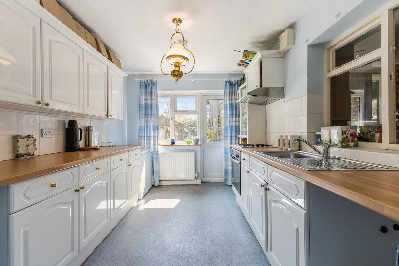 Hindhead Road, Hindhead, Surrey, GU26 6AY, photo 9