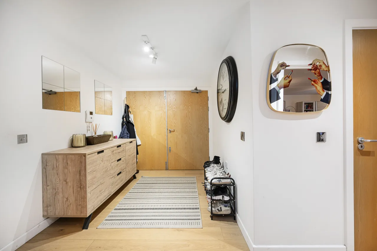 Flat 16, 1-6 Batemans Row, London, photo 9