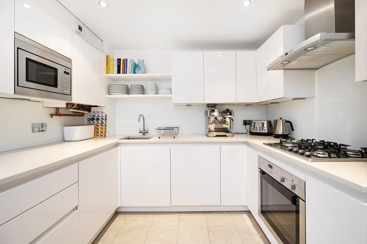 Flat 16, 1-6 Batemans Row, London, photo 2