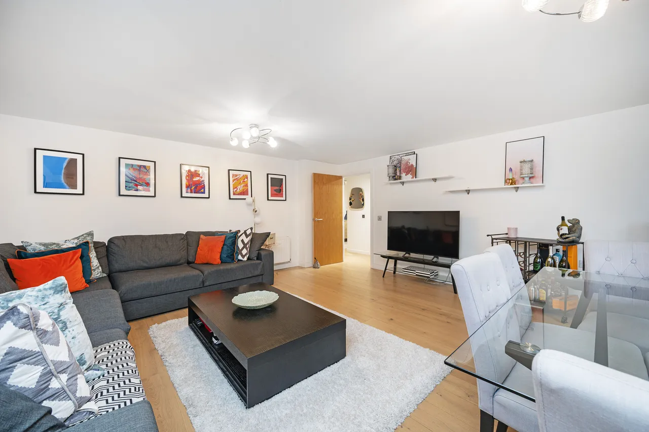 Flat 16, 1-6 Batemans Row, London, photo 5