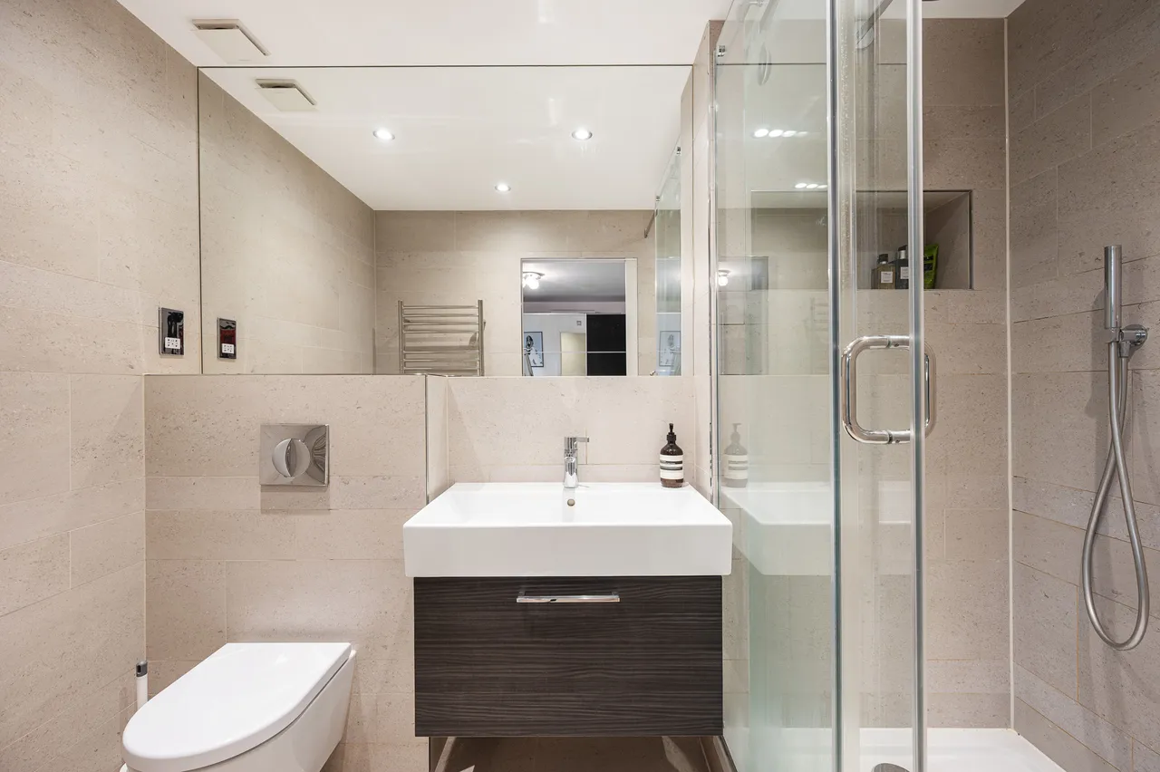 Flat 16, 1-6 Batemans Row, London, photo 4