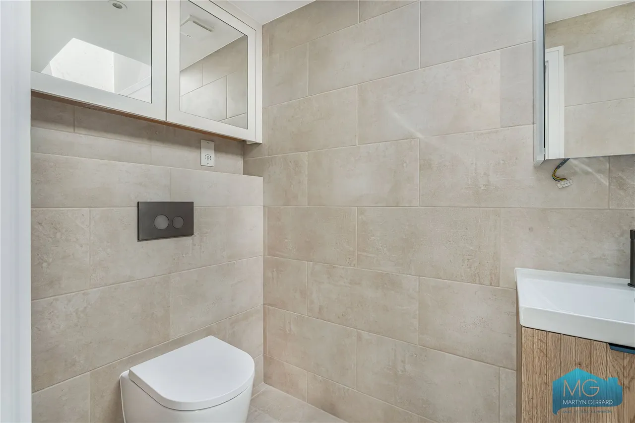 Bow Lane, London, N12, photo 15