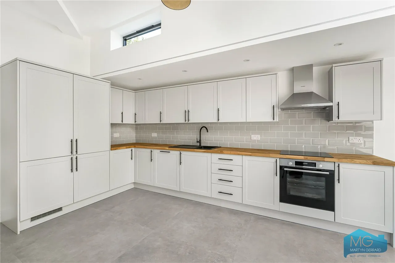 Bow Lane, London, N12, photo 16