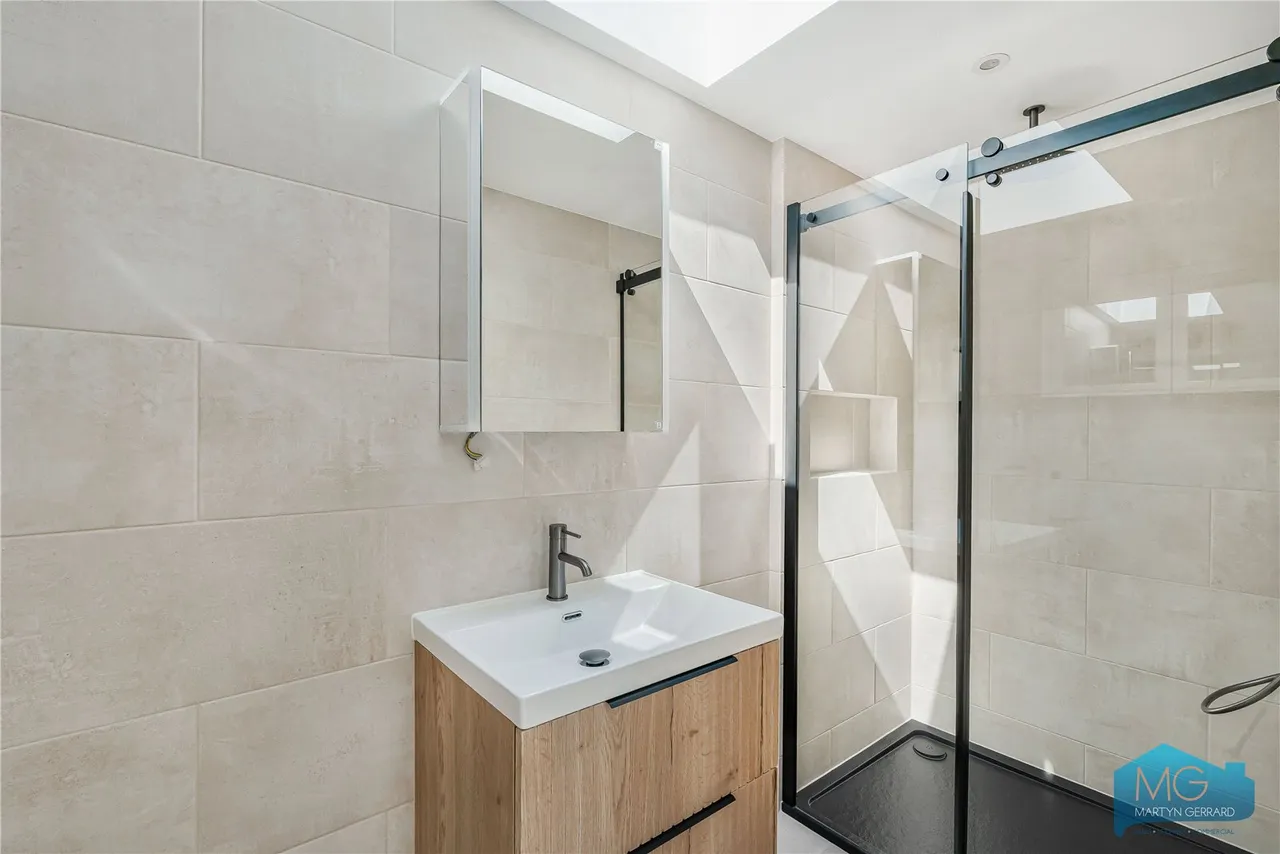 Bow Lane, London, N12, photo 5