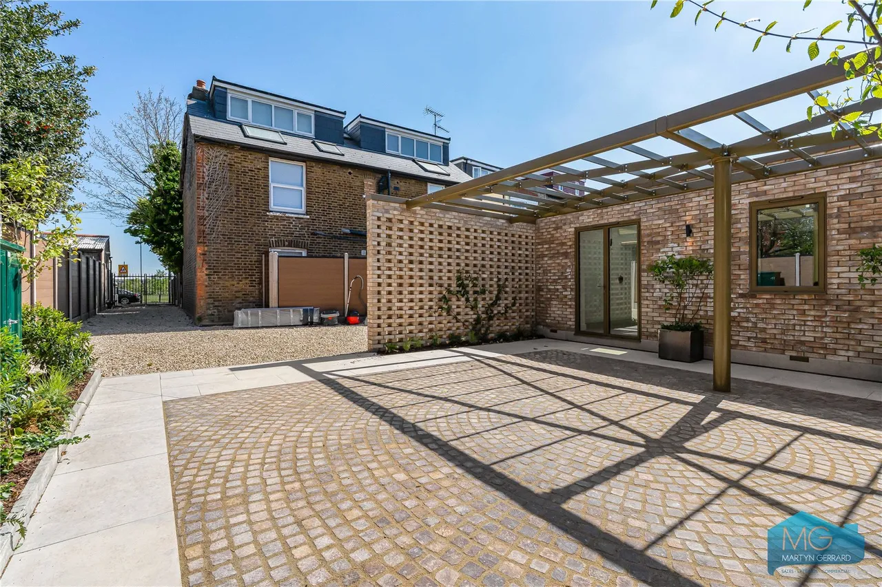 Bow Lane, London, N12, photo 12