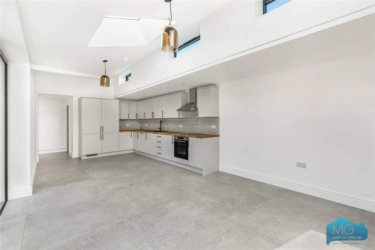 Bow Lane, London, N12, photo 11