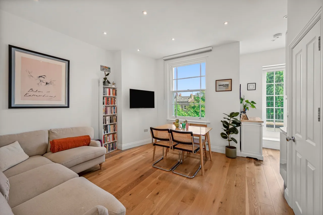 2 bed flat to rent, St. Augustines Road, Camden, NW1