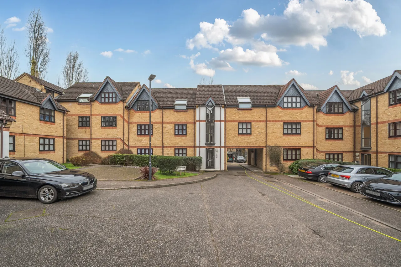 1 bed flat for sale, Lodgehill Park Close, Harrow, HA2