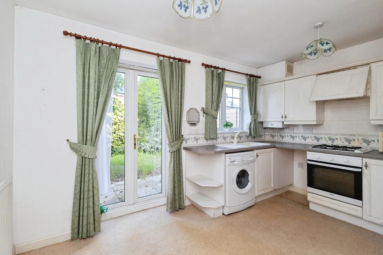 Chapel Drive, ASHTON-UNDER-LYNE, Lancashire, OL6, photo 6
