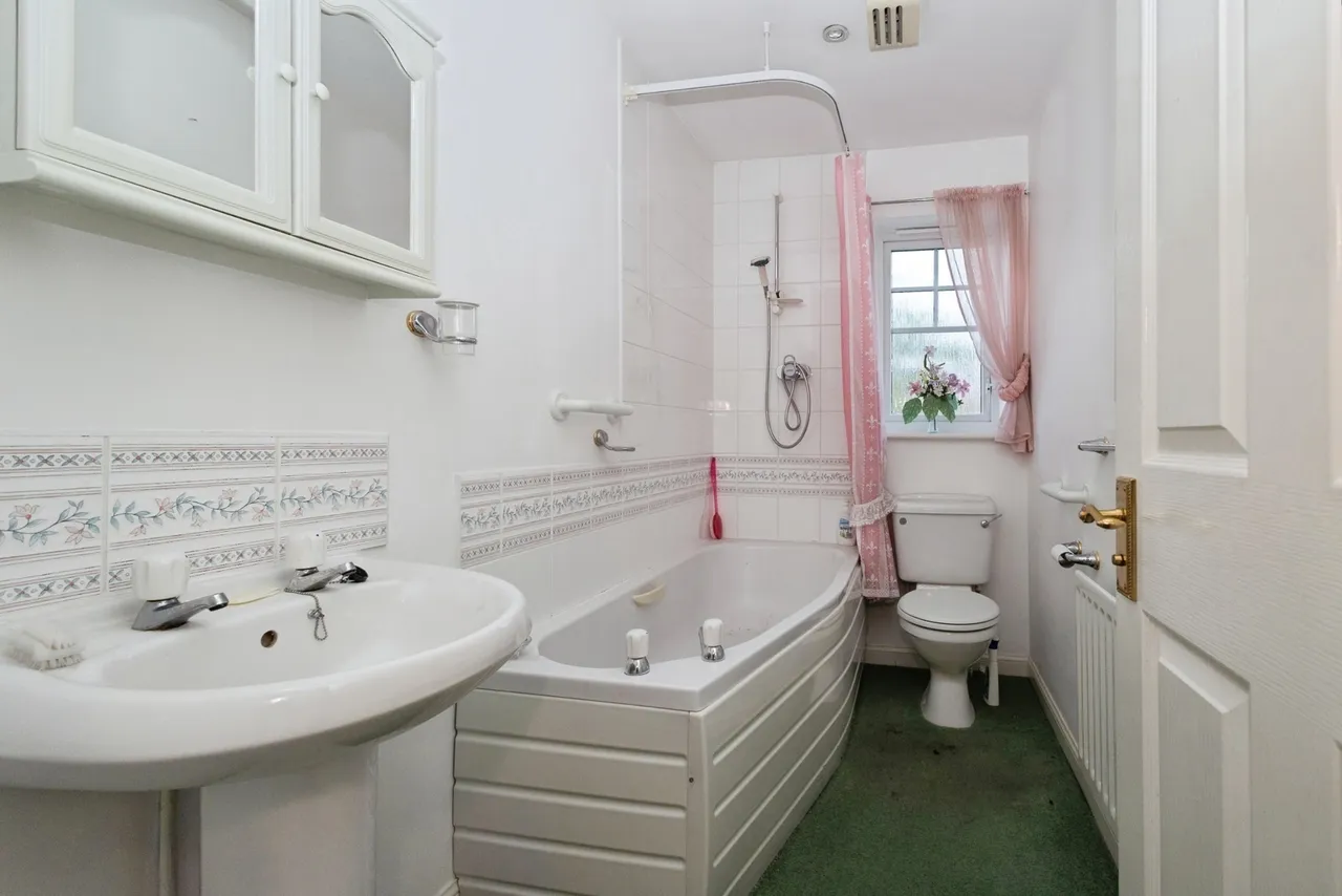 Chapel Drive, ASHTON-UNDER-LYNE, Lancashire, OL6, photo 13