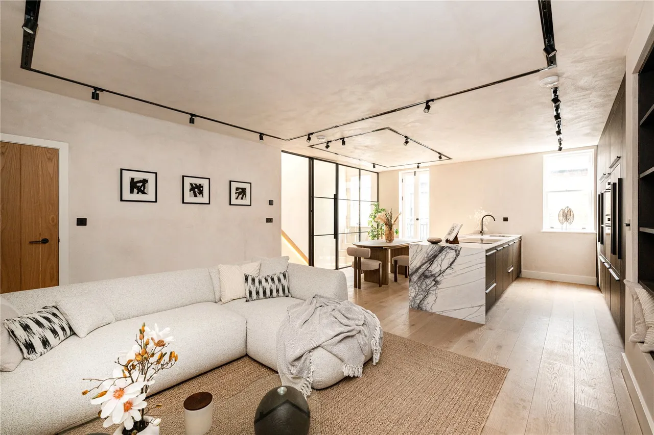 3 bed house to rent, Russell Gardens Mews, Kensington, W14