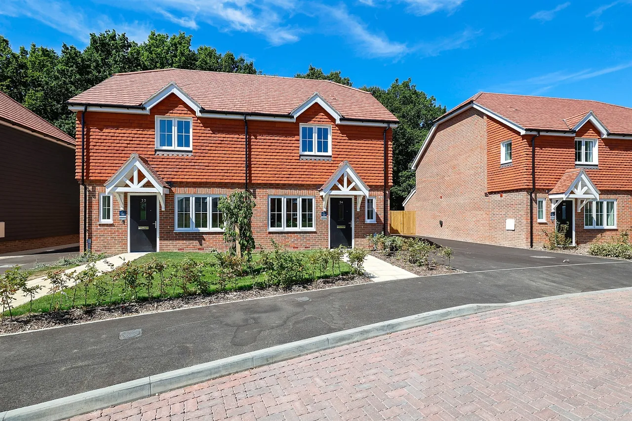 3 bed house for sale, Haroldslea Drive, Horley, RH6