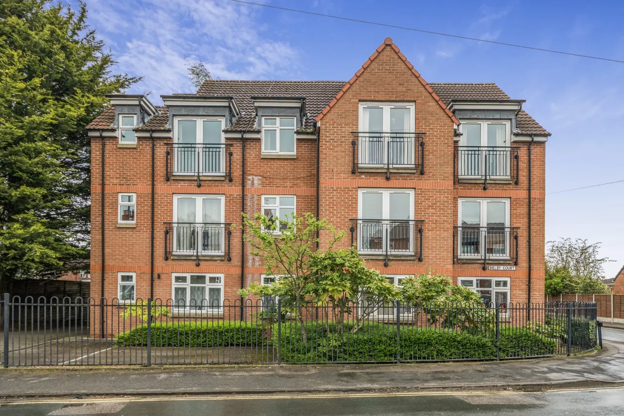 2 bed flat for sale, Bielby Drive, Beverley, HU17