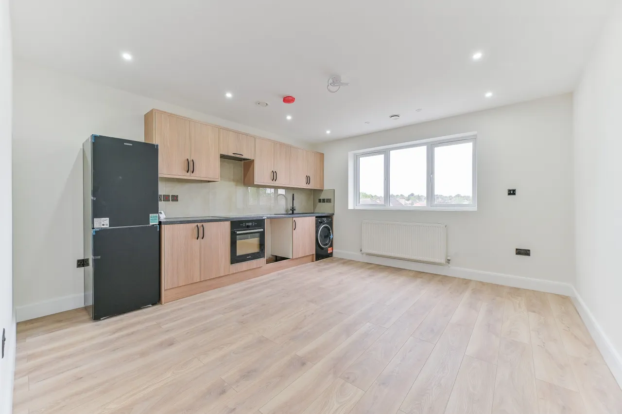 Flat 3, 31 Waverley Way, Carshalton, photo 11