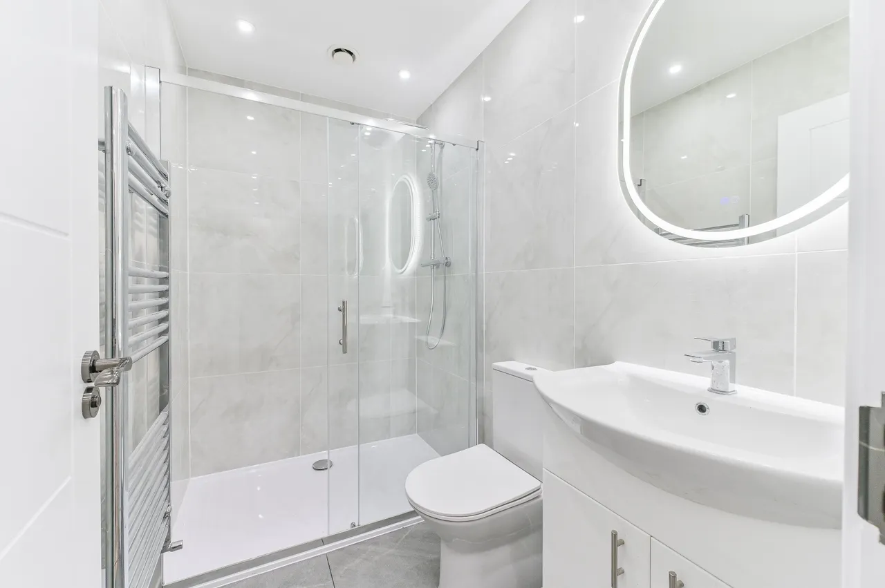 Flat 3, 31 Waverley Way, Carshalton, photo 6