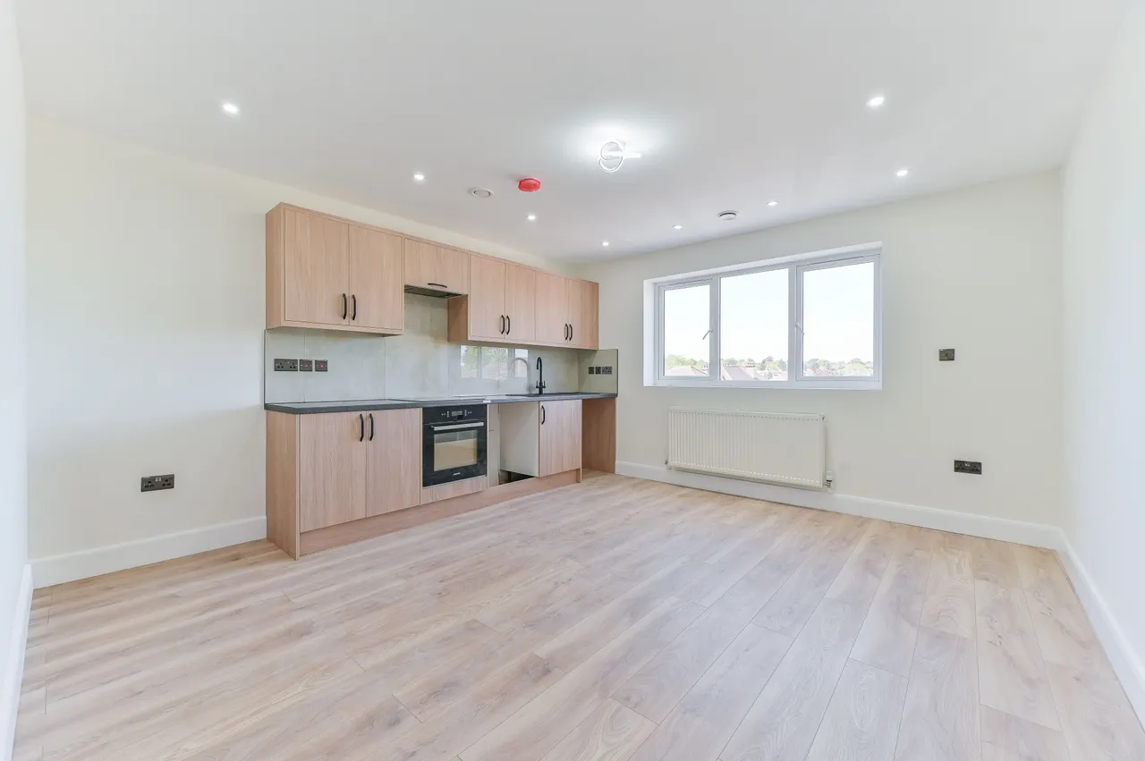 Flat 3, 31 Waverley Way, Carshalton, photo 4