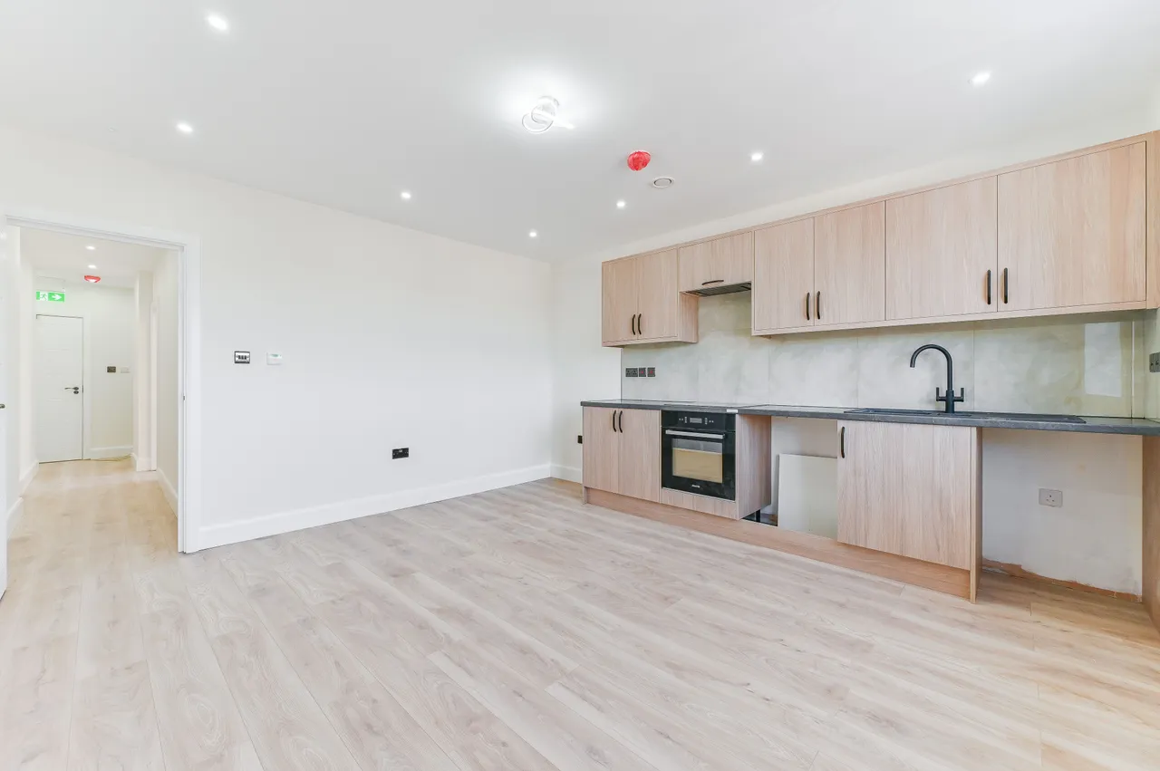 Flat 3, 31 Waverley Way, Carshalton, photo 7