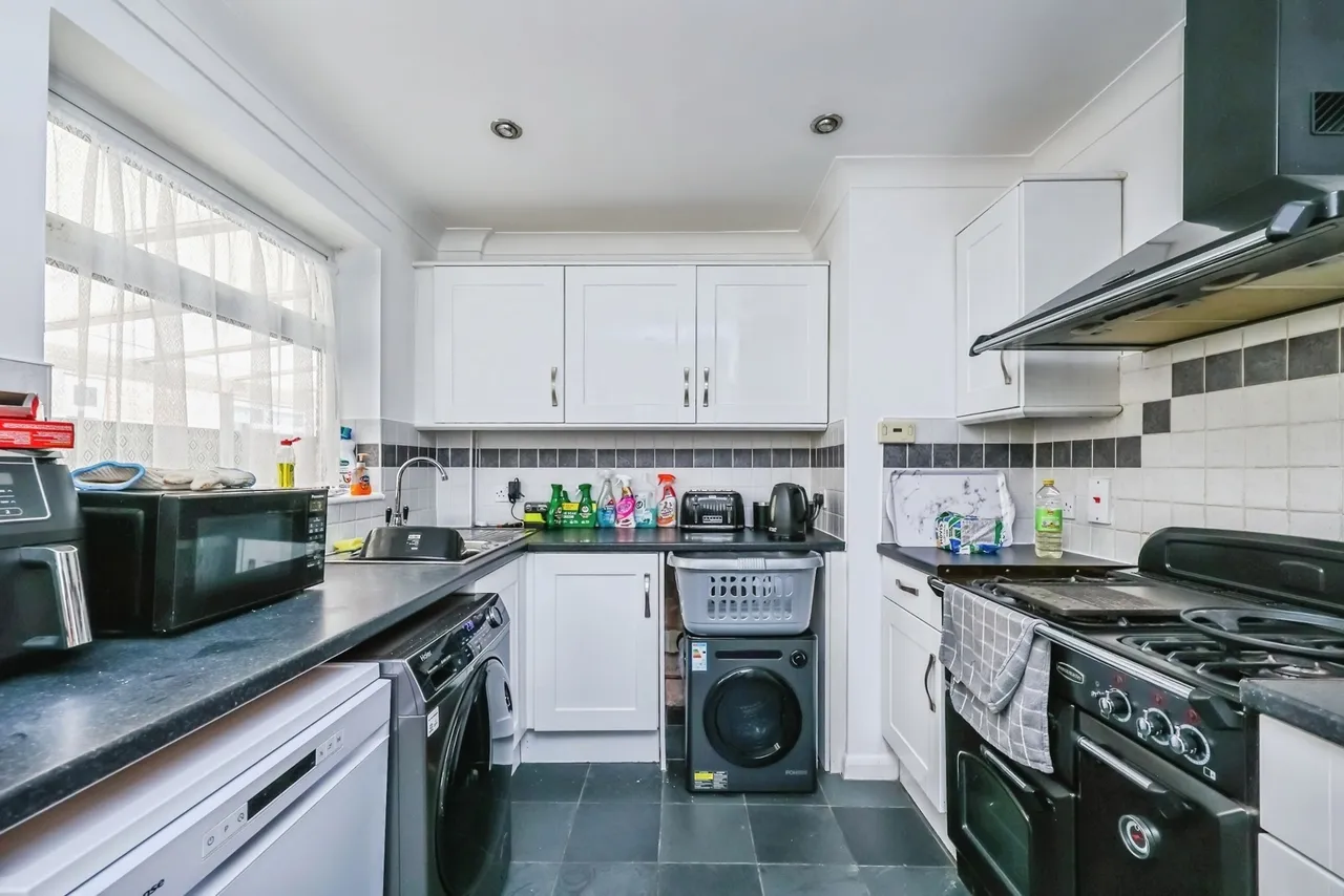 Brookthorpe Way, Silverdale, Nottingham, NG11, photo 3