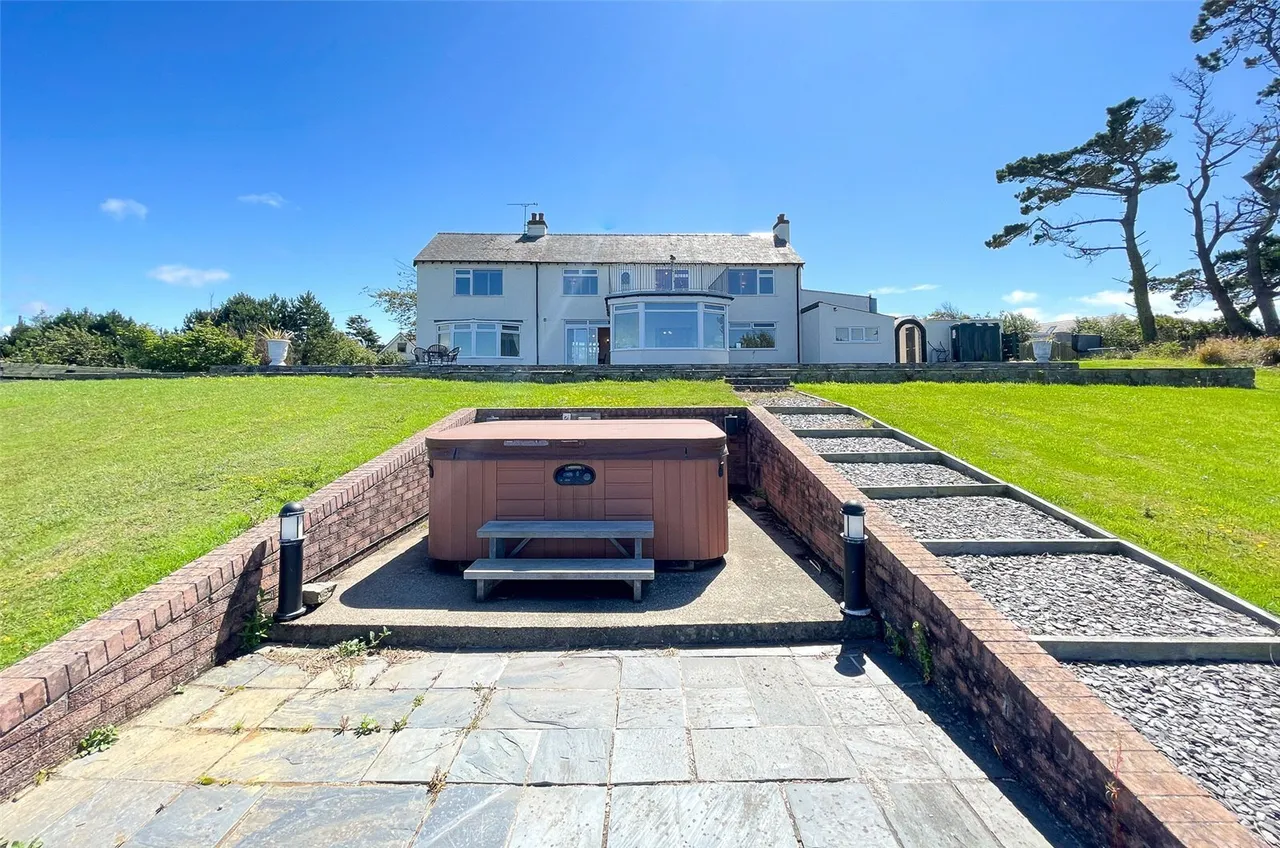 4 bed house for sale, Four Mile Bridge, Holyhead