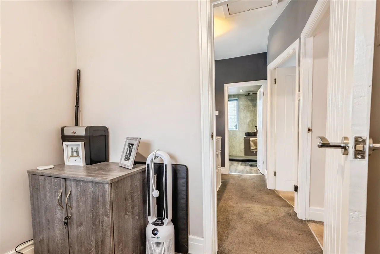 West Meade, Swinton, M27, photo 15