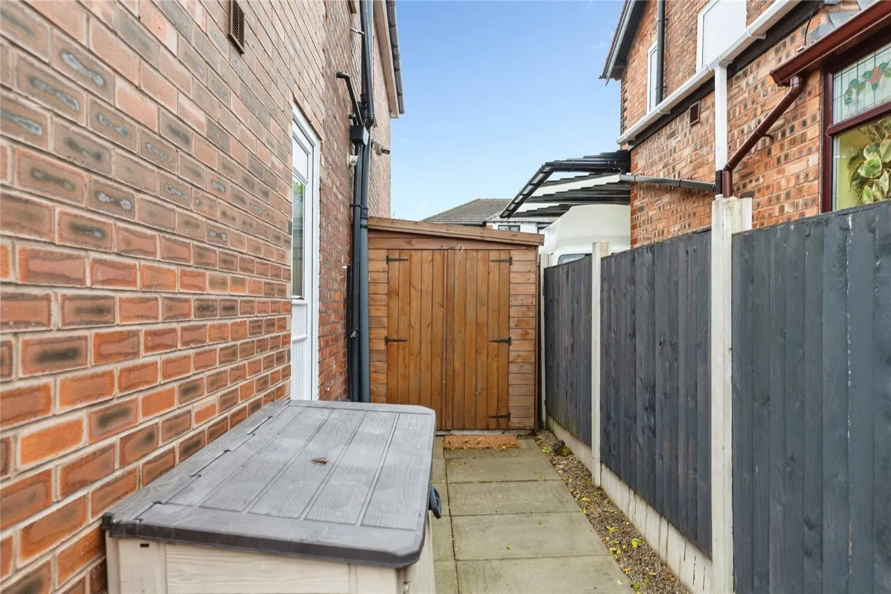 West Meade, Swinton, M27, photo 20