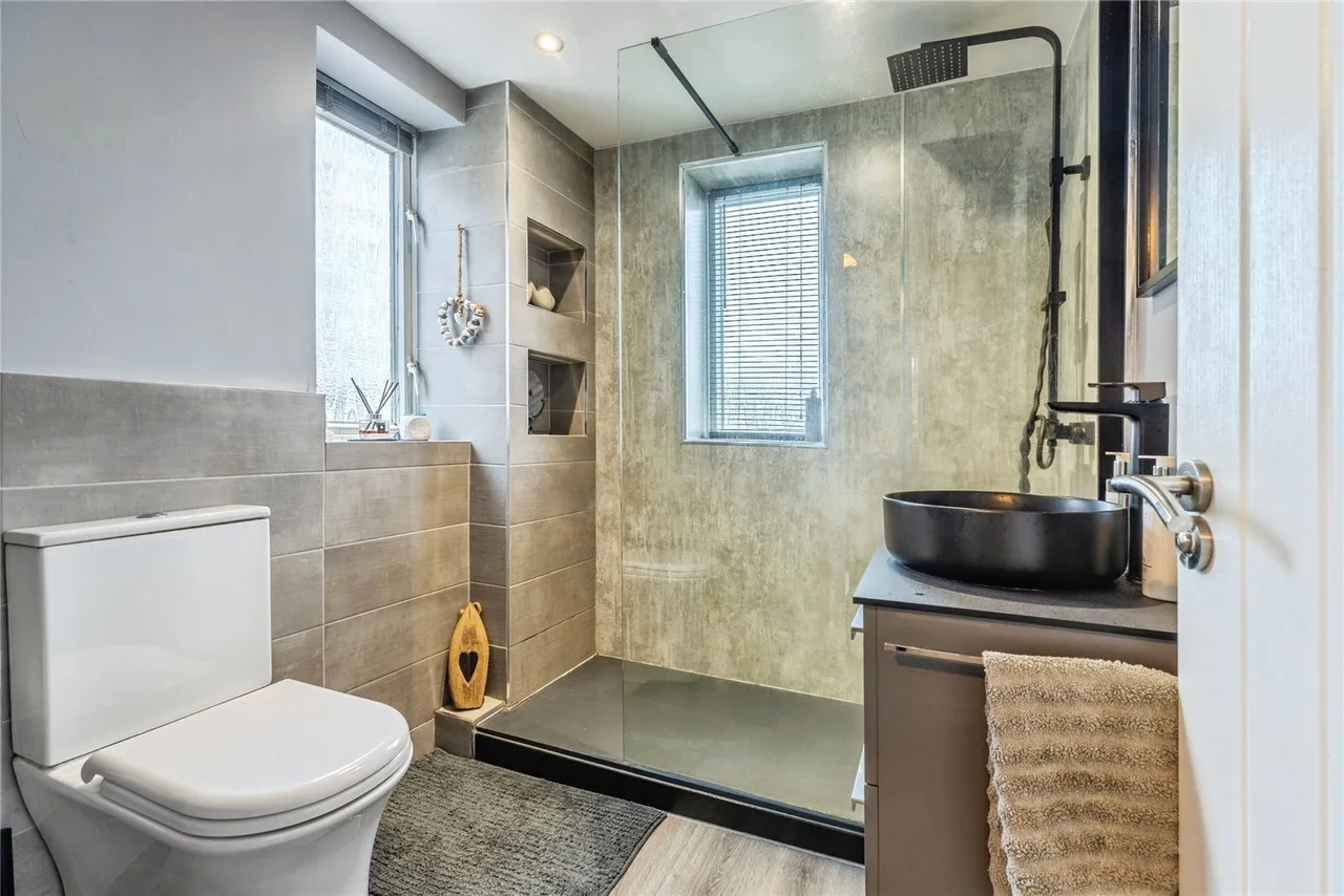 West Meade, Swinton, M27, photo 16