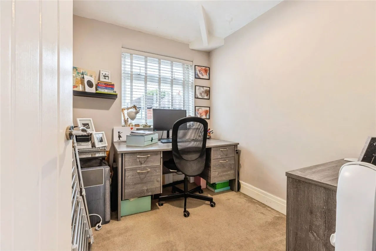 West Meade, Swinton, M27, photo 14