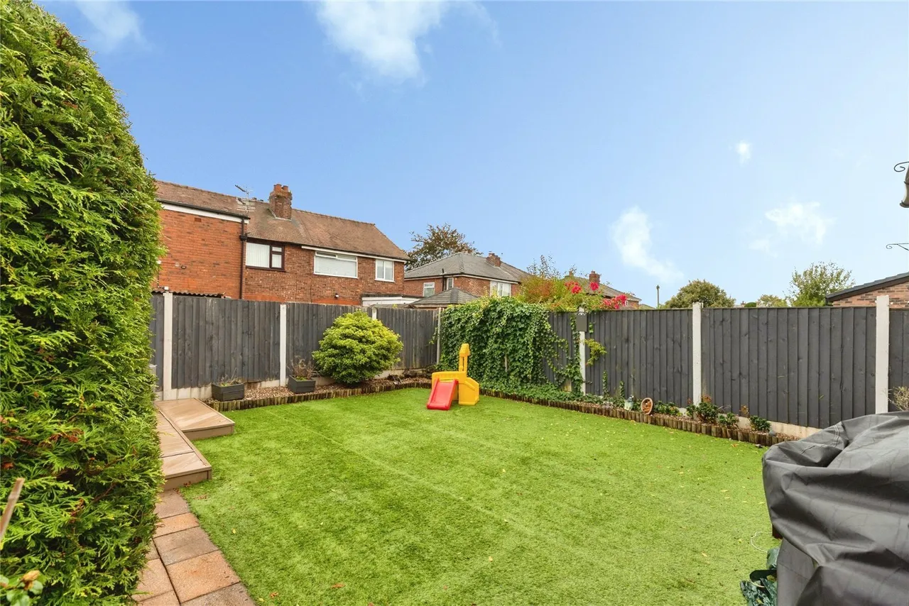 West Meade, Swinton, M27, photo 17