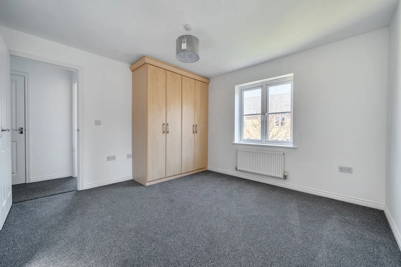 Midnight Court, Cheltenham, GL52, photo 7