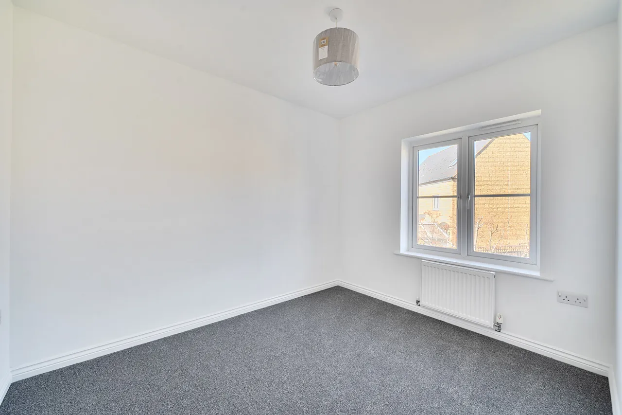 Midnight Court, Cheltenham, GL52, photo 12