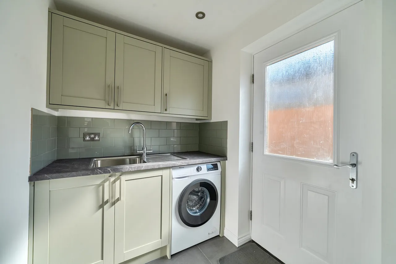 Midnight Court, Cheltenham, GL52, photo 8