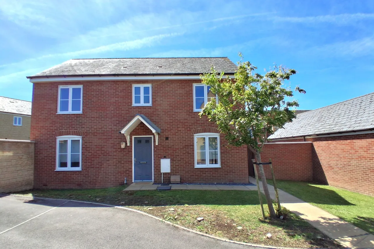 4 bed house for sale — Midnight Court, Cheltenham, GL52