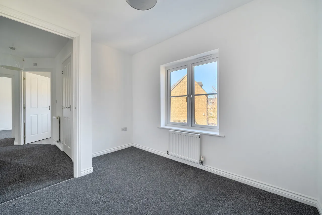 Midnight Court, Cheltenham, GL52, photo 10