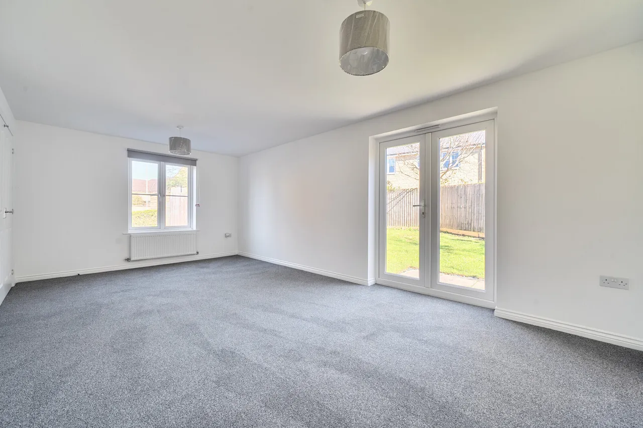 Midnight Court, Cheltenham, GL52, photo 4