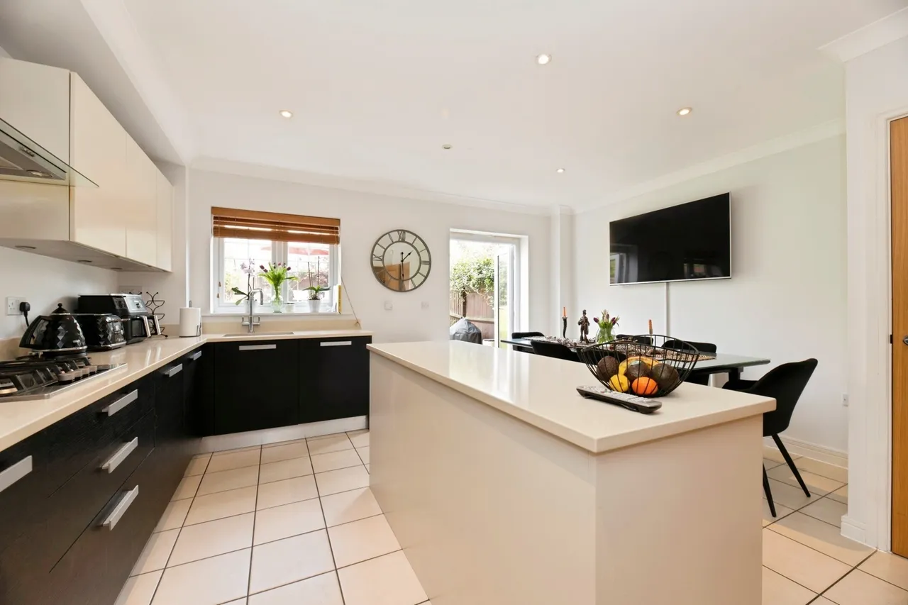Halcyon Close, Oxshott, KT22, photo 6