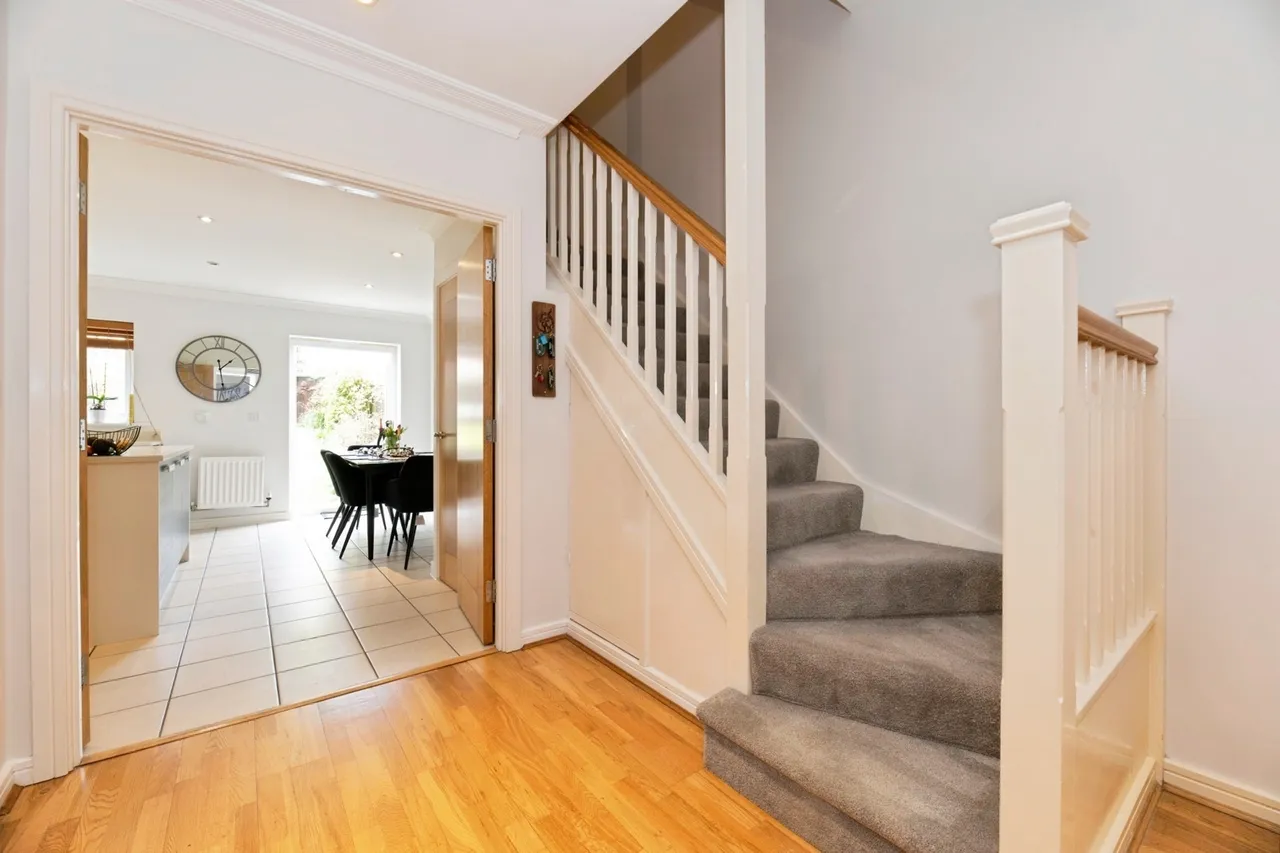 Halcyon Close, Oxshott, KT22, photo 5