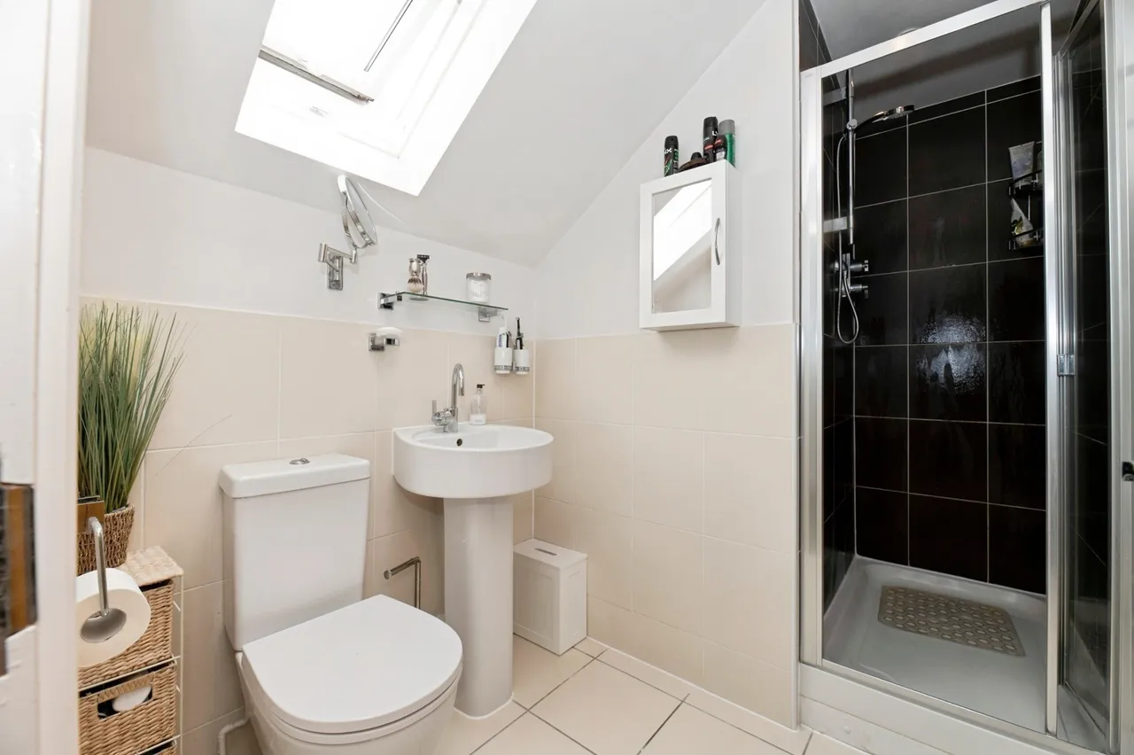 Halcyon Close, Oxshott, KT22, photo 16