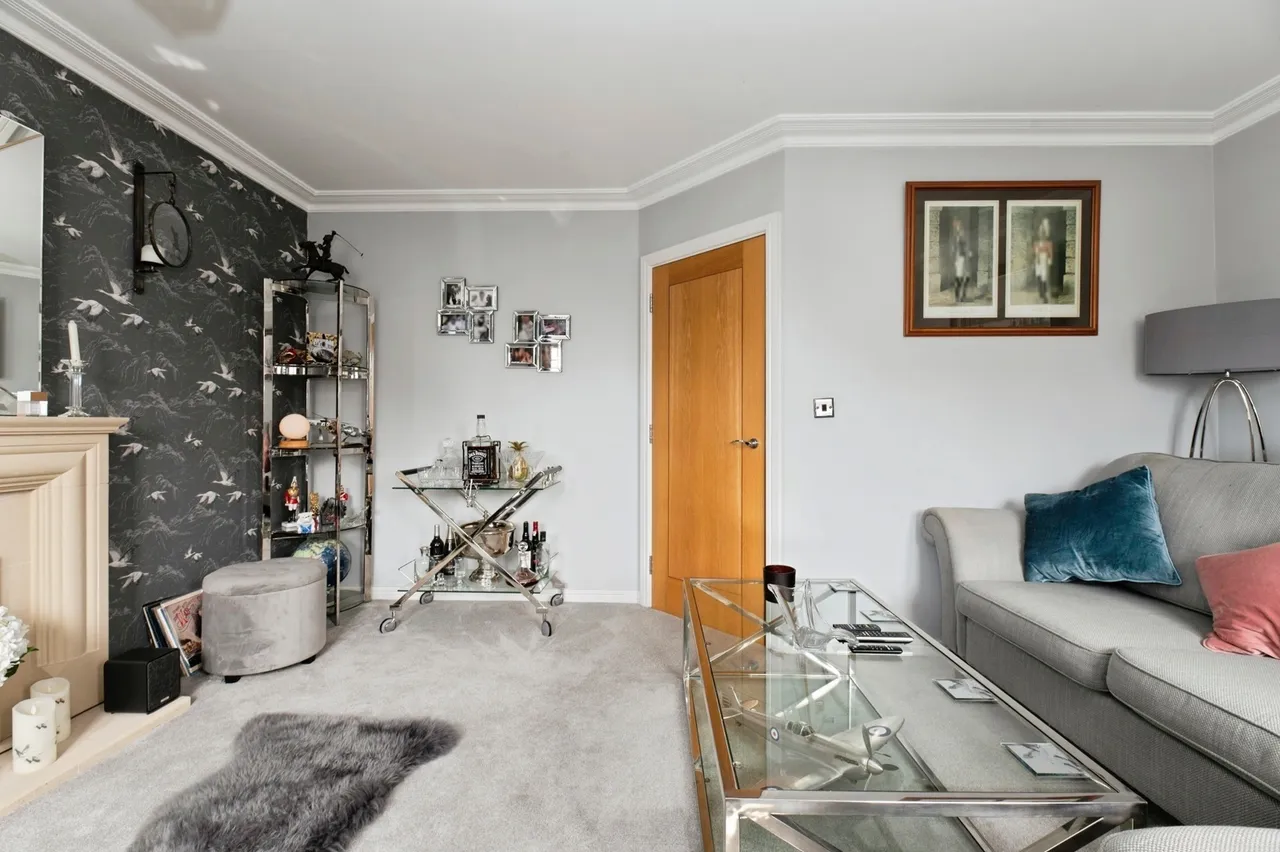 Halcyon Close, Oxshott, KT22, photo 19