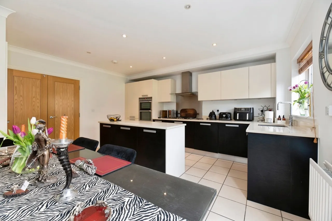 Halcyon Close, Oxshott, KT22, photo 18