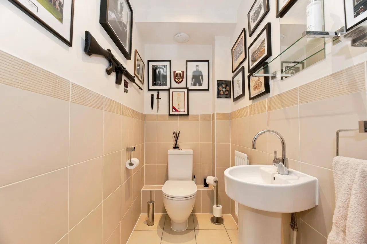 Halcyon Close, Oxshott, KT22, photo 10