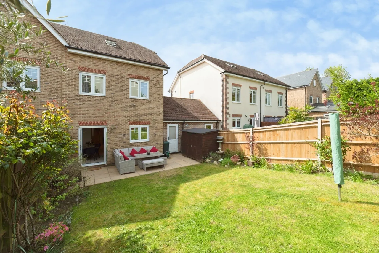 Halcyon Close, Oxshott, KT22, photo 9