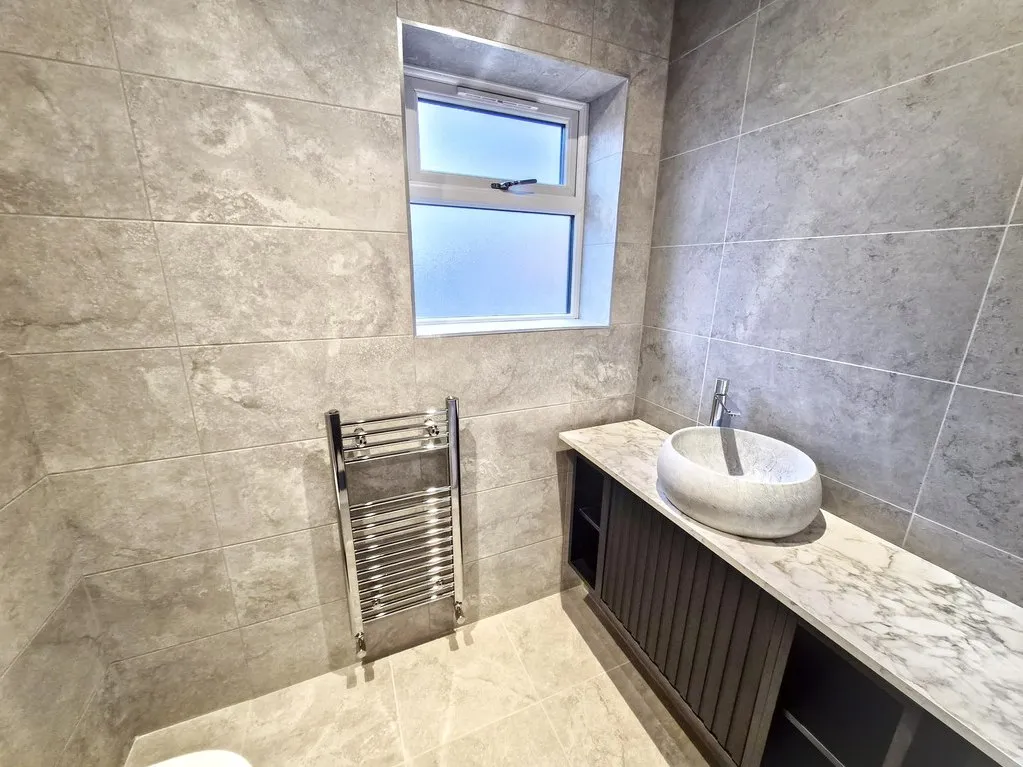 Brookfields Road, Wyke BD12 9LU, photo 9