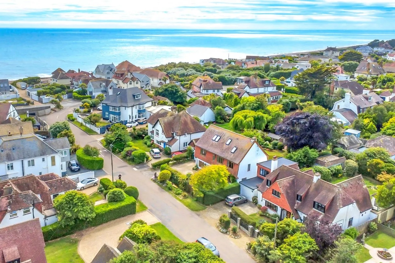 2 bed house for sale, East Preston, Littlehampton, BN16