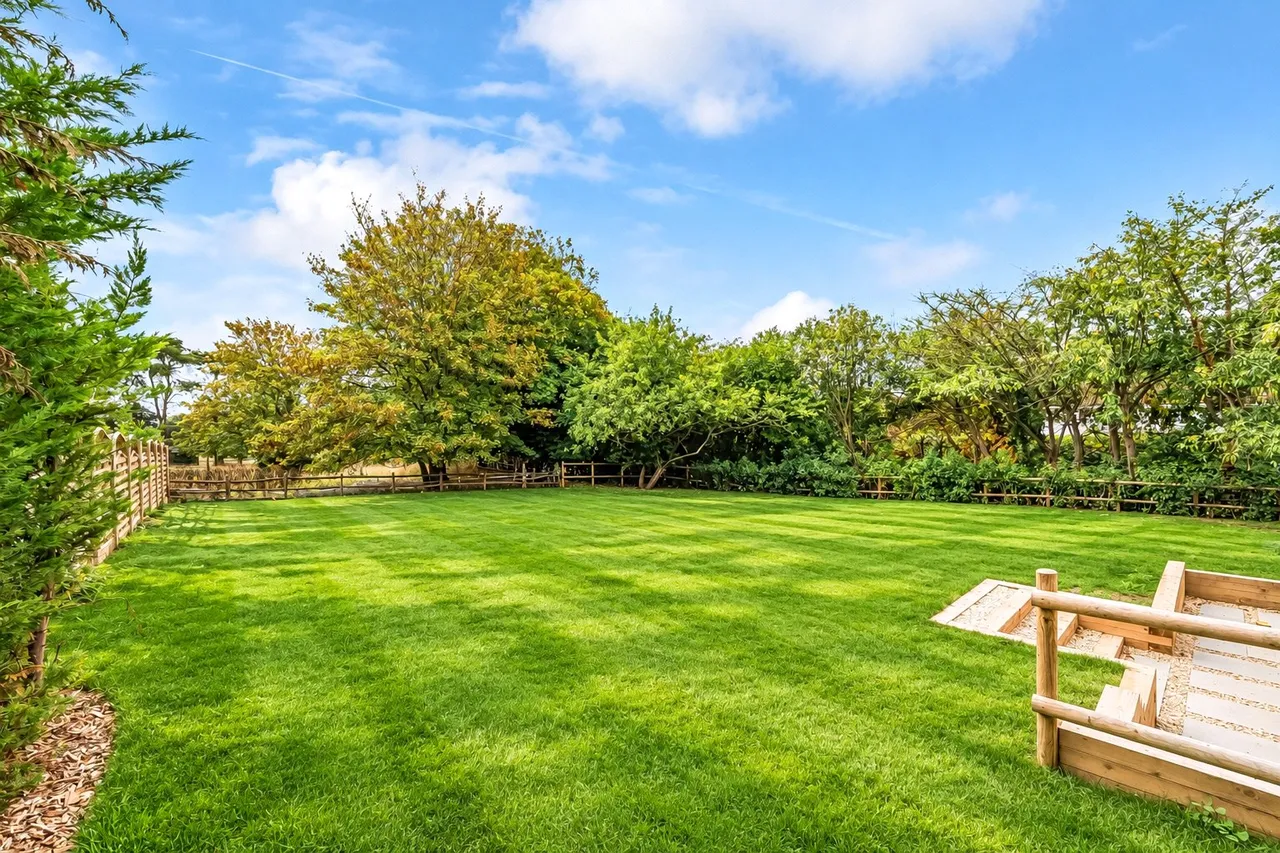 Hookhill Lane, Woking, GU22, photo 25