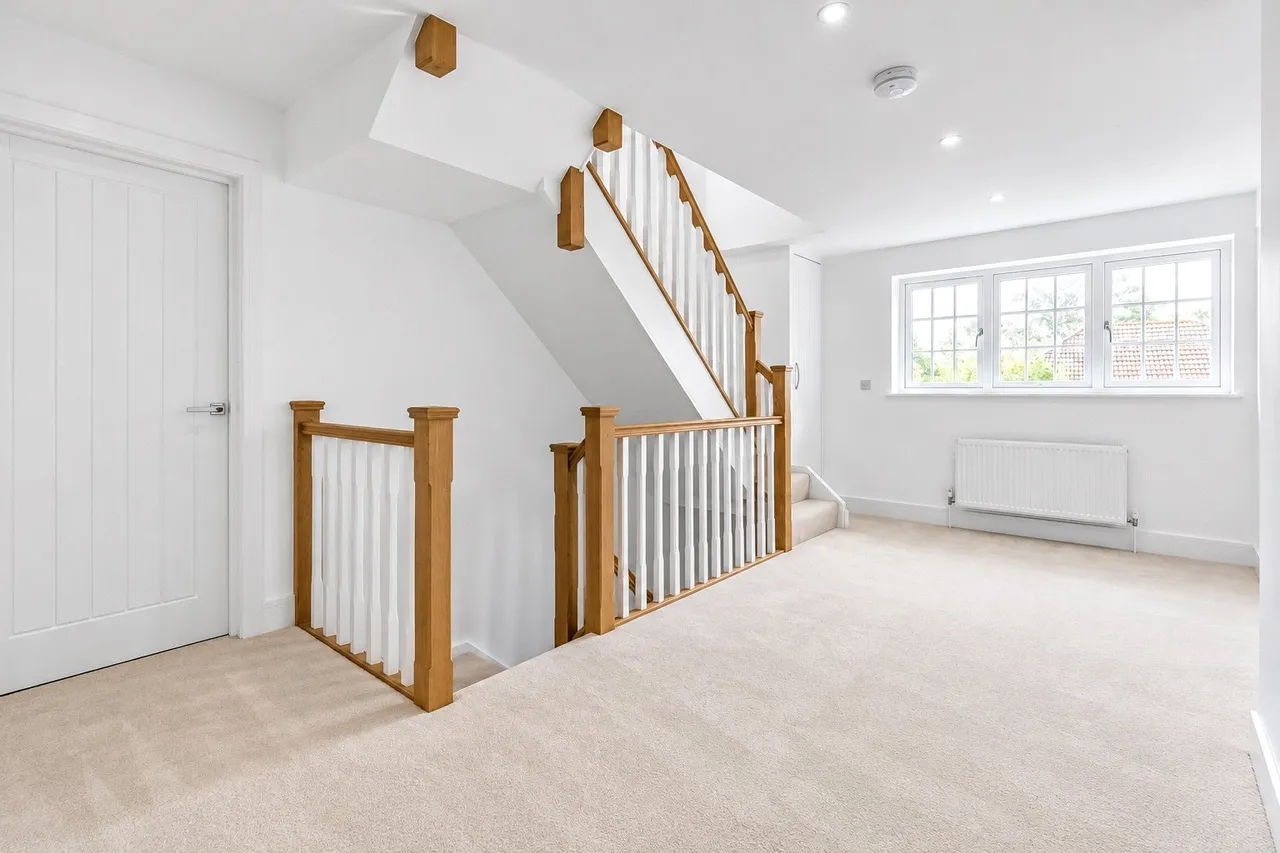 Hookhill Lane, Woking, GU22, photo 7