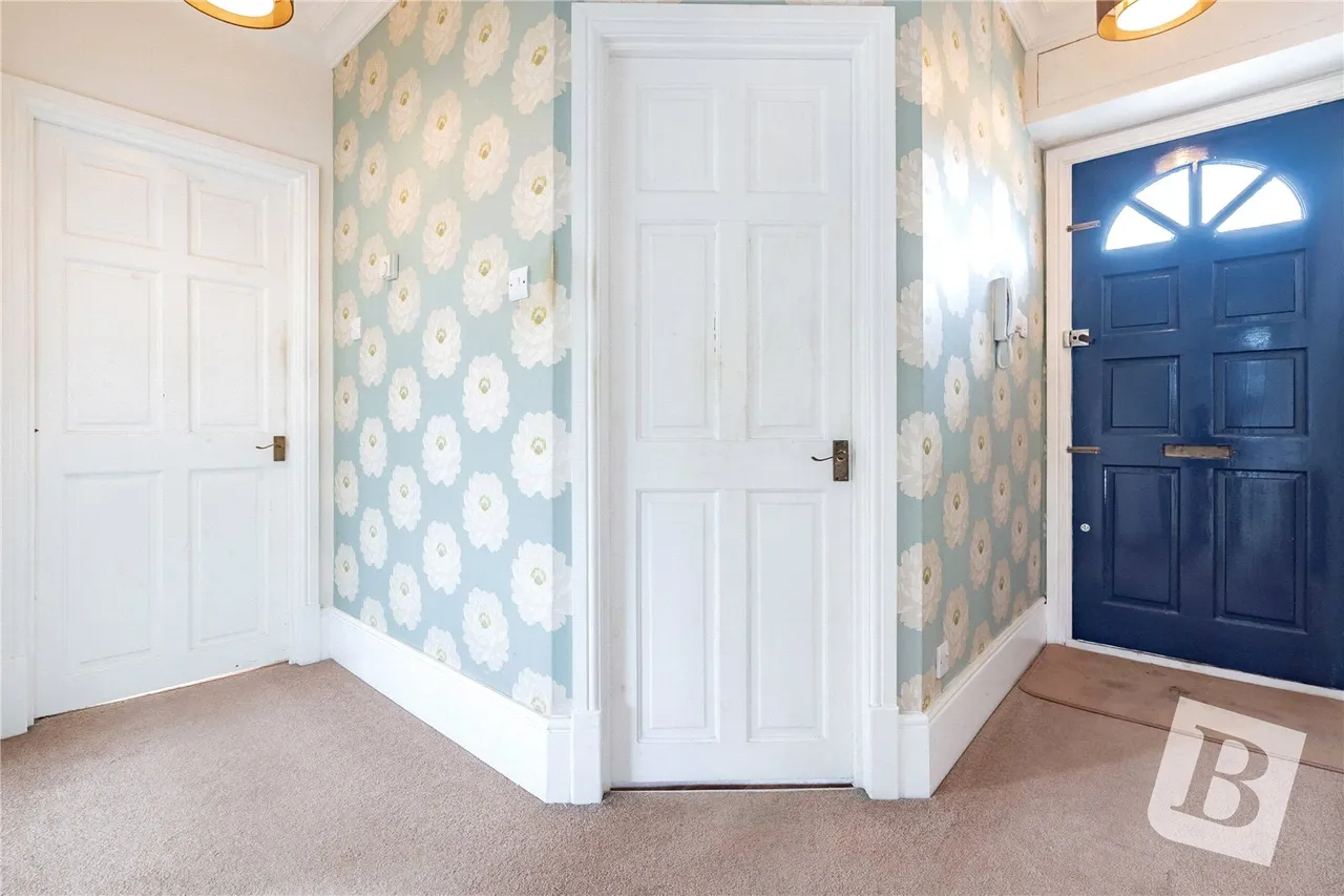 Corbets Tey Road, Upminster, RM14, photo 10