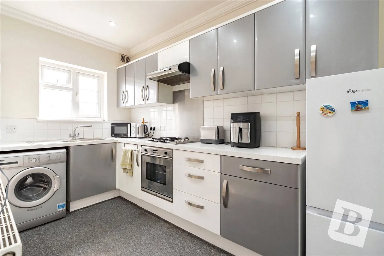 Corbets Tey Road, Upminster, RM14, photo 5