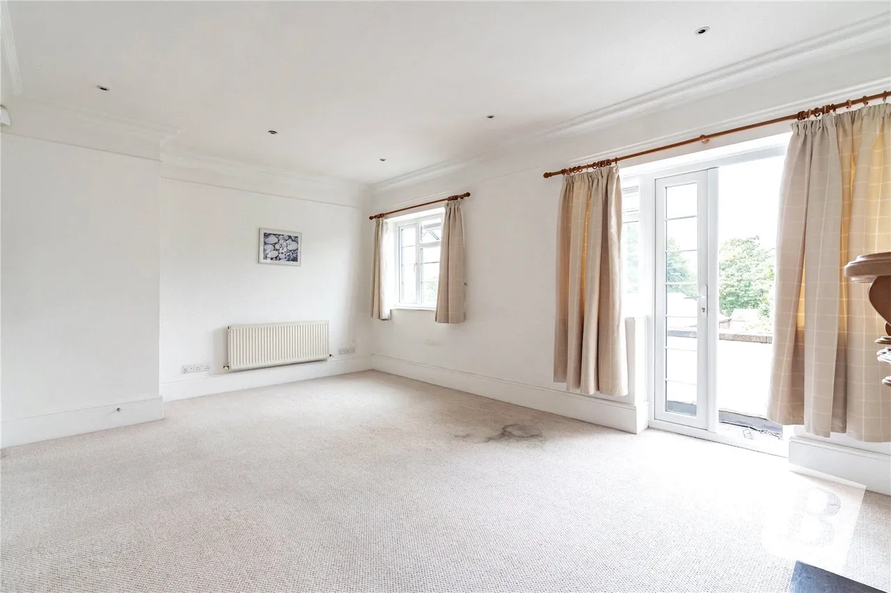 Corbets Tey Road, Upminster, RM14, photo 3